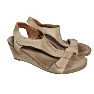 Taos Sheila 2 Sandals Womens Size US 10-10.5 EU 41 Beige Leather Bohemian Boho